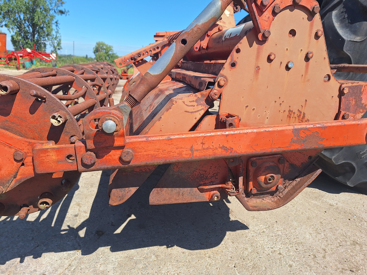 KUHN EL100N 305 - משדדת כוח: תמונה 2 KUHN EL100N 305 - משדדת כוח: תמונה 2