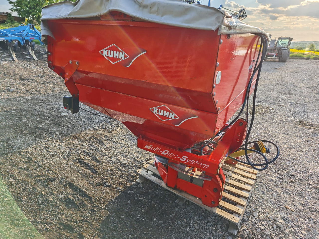 KUHN MDS 921 Multi-Disc-System 1700 L - מפזרת דשן: תמונה 5 KUHN MDS 921 Multi-Disc-System 1700 L - מפזרת דשן: תמונה 5
