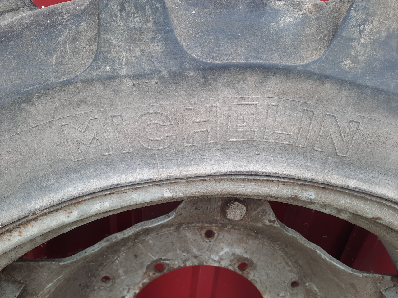 MICHELIN BIB X 9.5 R32 - חבילת גלגלים וצמיגים עבור מכונה חקלאית: תמונה 4 MICHELIN BIB X 9.5 R32 - חבילת גלגלים וצמיגים עבור מכונה חקלאית: תמונה 4