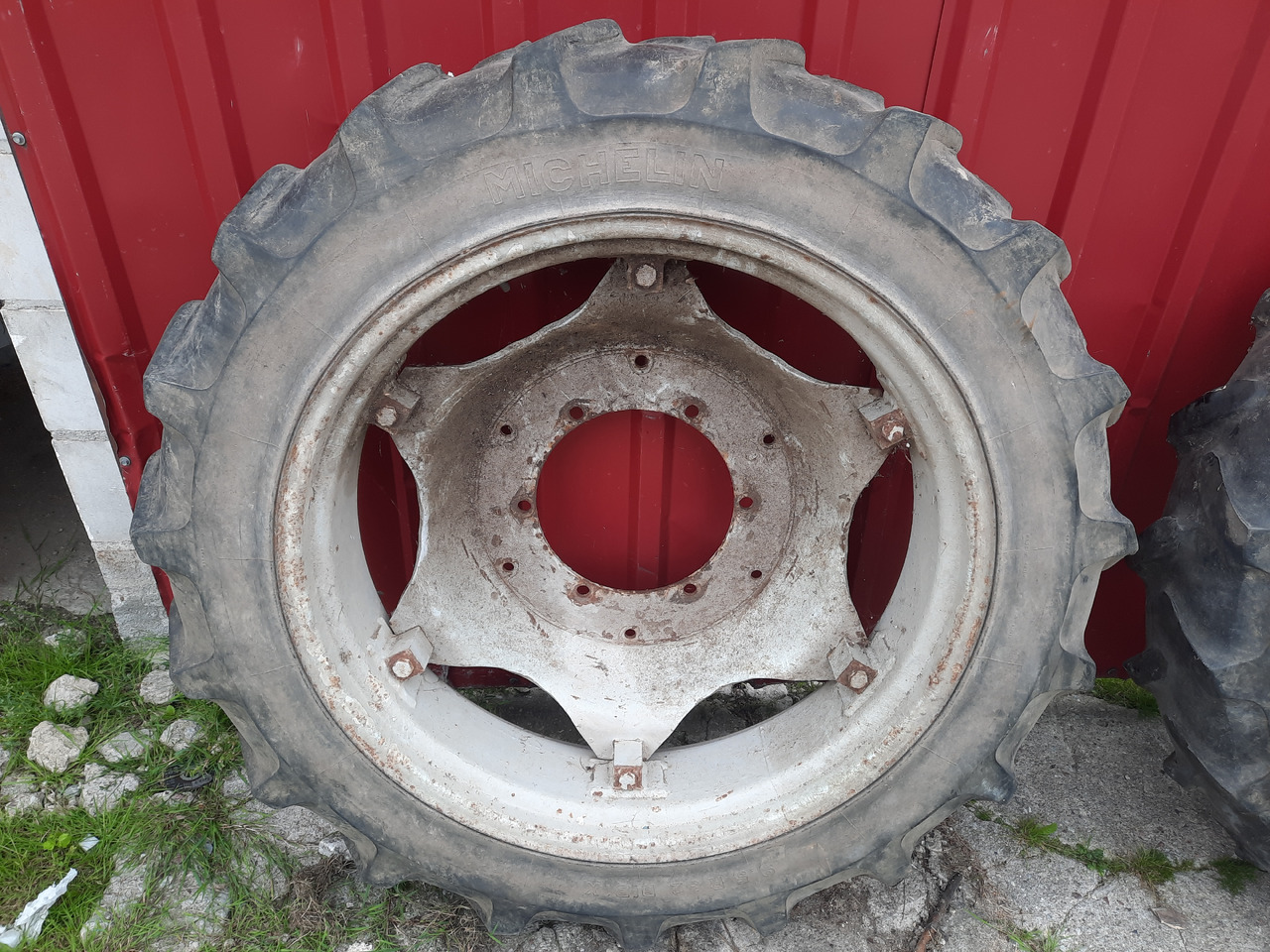 MICHELIN BIB X 9.5 R32 - חבילת גלגלים וצמיגים עבור מכונה חקלאית: תמונה 3 MICHELIN BIB X 9.5 R32 - חבילת גלגלים וצמיגים עבור מכונה חקלאית: תמונה 3