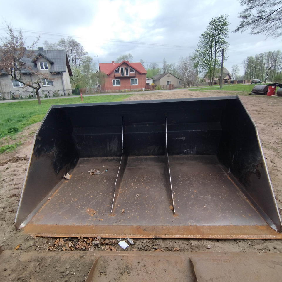 Manitou - דלי מעמיס: תמונה 4 Manitou - דלי מעמיס: תמונה 4