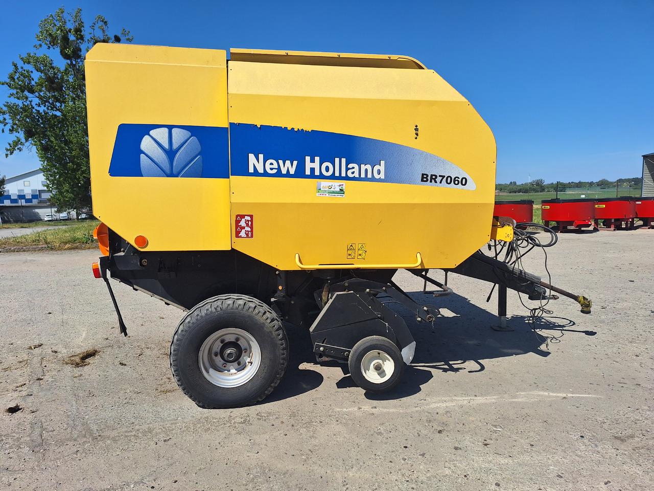 NEW HOLLAND BR7060 - מכונת צרור עגולה: תמונה 2 NEW HOLLAND BR7060 - מכונת צרור עגולה: תמונה 2