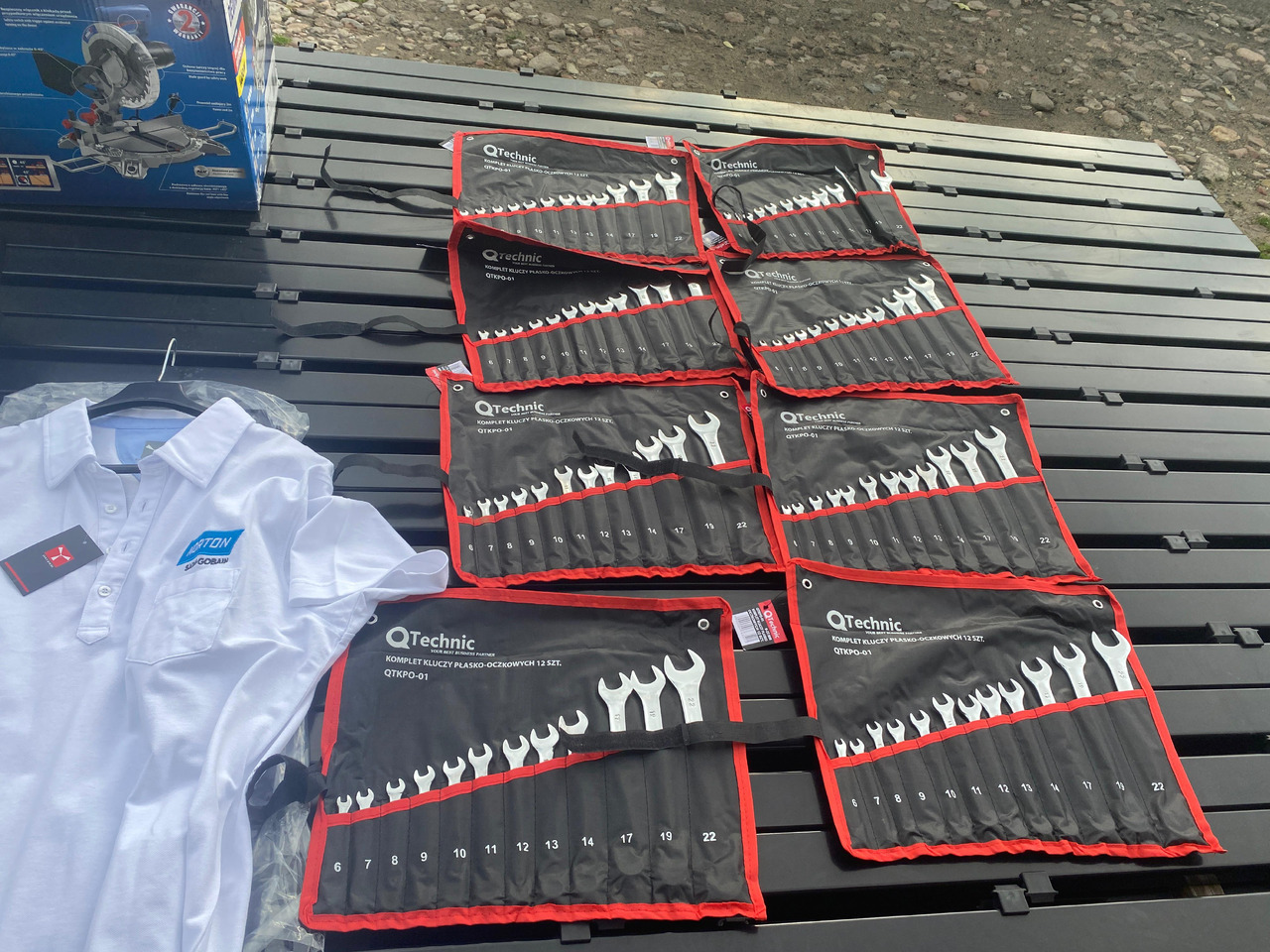 Norton, Dedra ukośnica, zestaw kluczy, lampa z czujnikiem, koszulka Polo - מכונות אחרות: תמונה 3 Norton, Dedra ukośnica, zestaw kluczy, lampa z czujnikiem, koszulka Polo - מכונות אחרות: תמונה 3