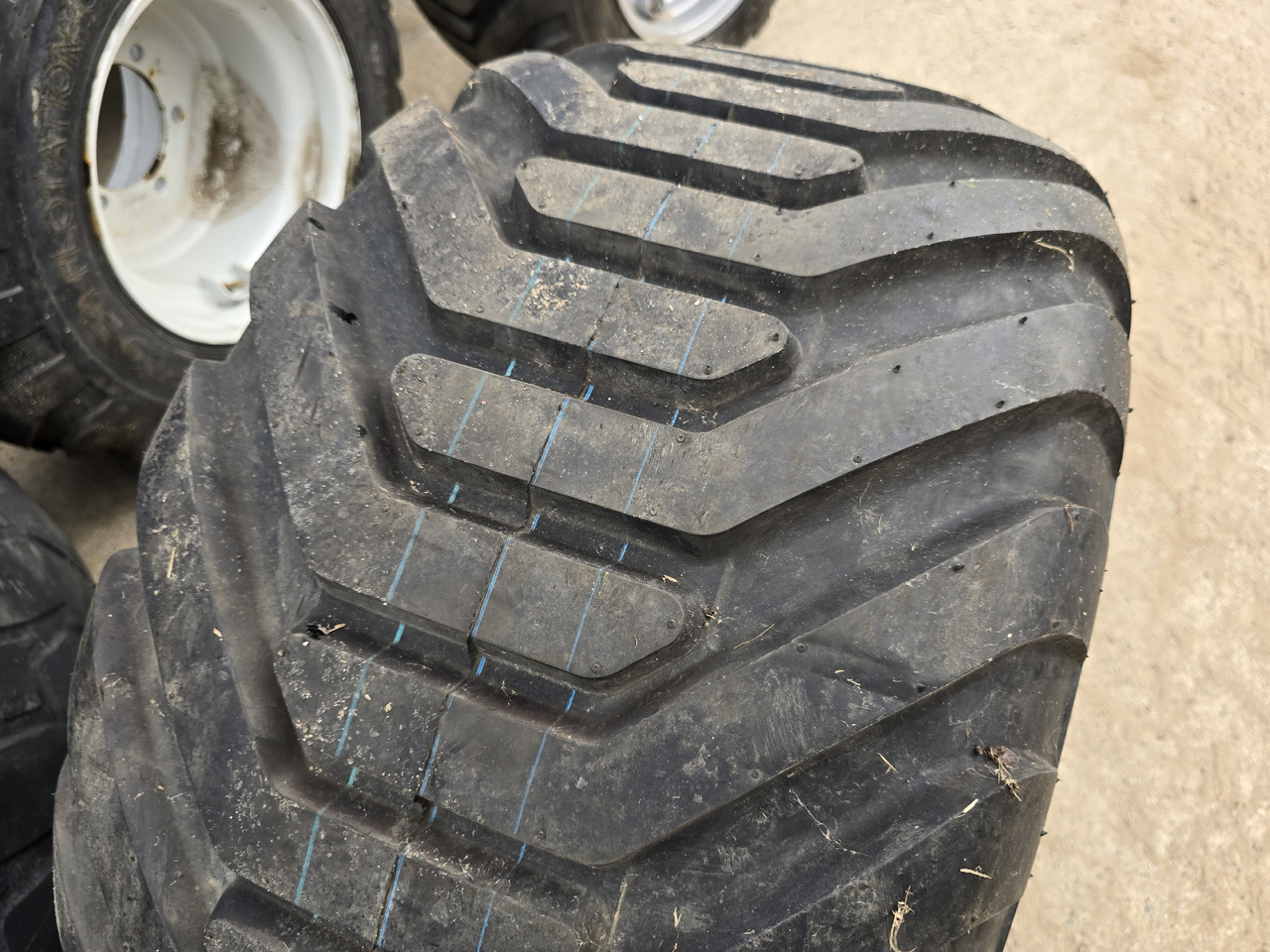 STARCO 480/45-17 - חבילת גלגלים וצמיגים עבור מכונה חקלאית: תמונה 4 STARCO 480/45-17 - חבילת גלגלים וצמיגים עבור מכונה חקלאית: תמונה 4