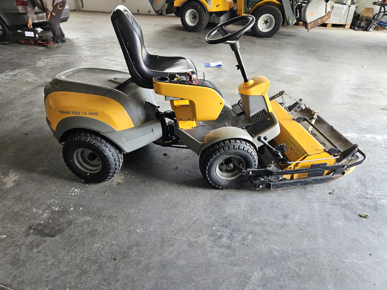 Stiga Park Pro 16 4WD - מכסחת גינה: תמונה 5 Stiga Park Pro 16 4WD - מכסחת גינה: תמונה 5