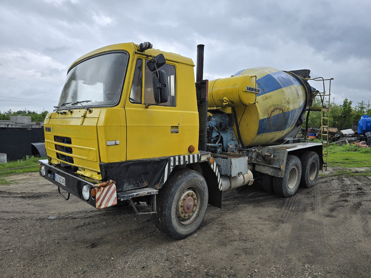 TATRA 6x6 (6 m3) betoniarka LIEBHERR - משאית מערבלת בטון: תמונה 1 TATRA 6x6 (6 m3) betoniarka LIEBHERR - משאית מערבלת בטון: תמונה 1