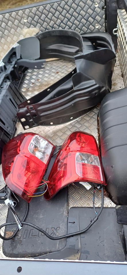 TOYOTA HILUX Extracab (2023 r.) NOWA paka skrzynia - גוף וחלק חיצוני עבור מכונית: תמונה 2 TOYOTA HILUX Extracab (2023 r.) NOWA paka skrzynia - גוף וחלק חיצוני עבור מכונית: תמונה 2