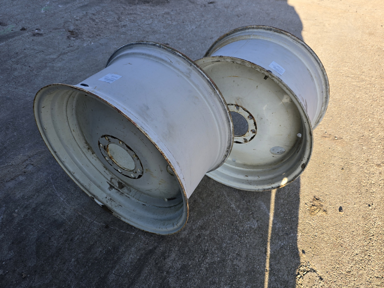 Titan W15LX28, piasta 150 mm - חבילת גלגלים וצמיגים עבור מכונה חקלאית: תמונה 1 Titan W15LX28, piasta 150 mm - חבילת גלגלים וצמיגים עבור מכונה חקלאית: תמונה 1