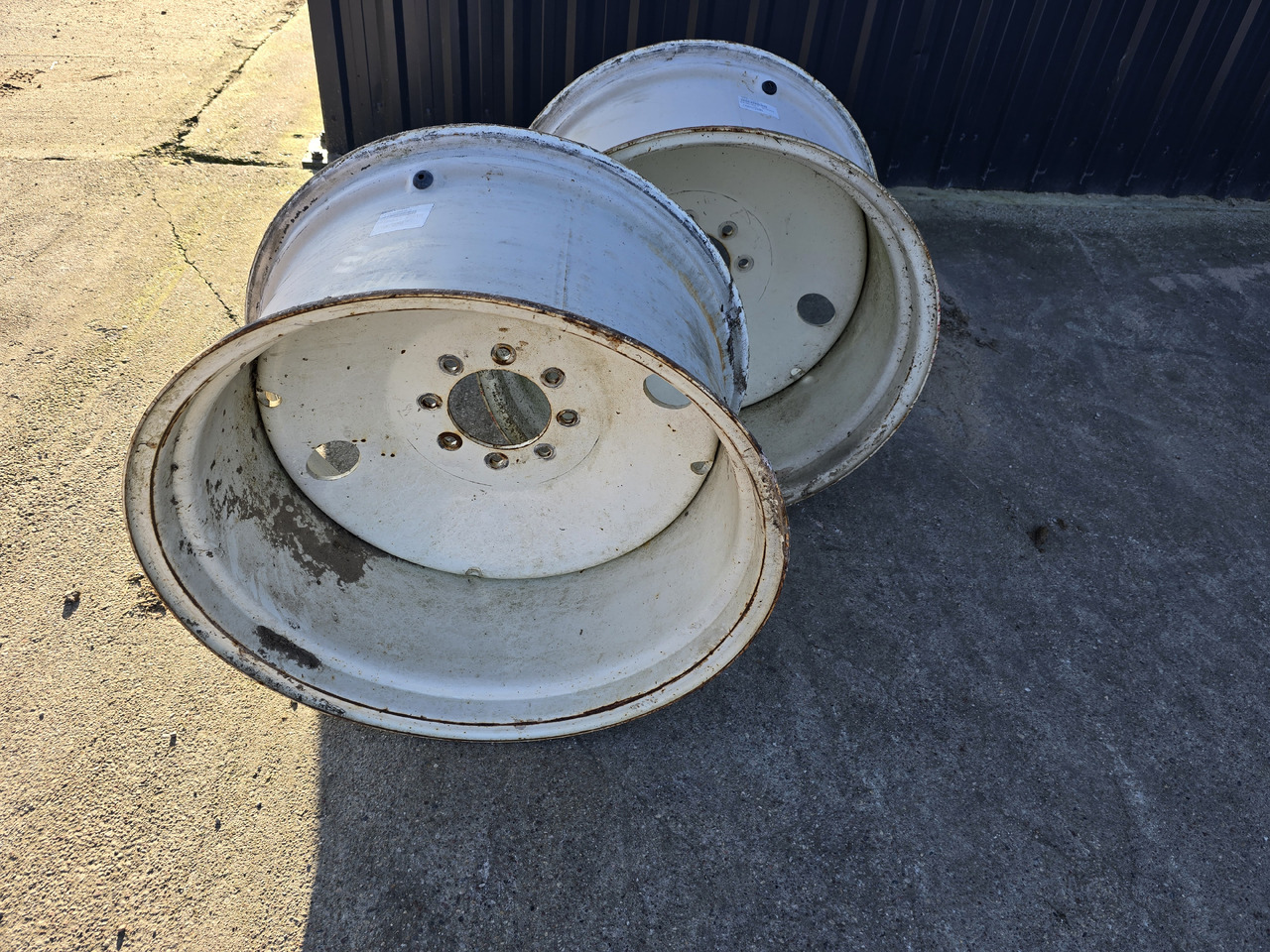 Titan W15LX28, piasta 150 mm - חבילת גלגלים וצמיגים עבור מכונה חקלאית: תמונה 4 Titan W15LX28, piasta 150 mm - חבילת גלגלים וצמיגים עבור מכונה חקלאית: תמונה 4