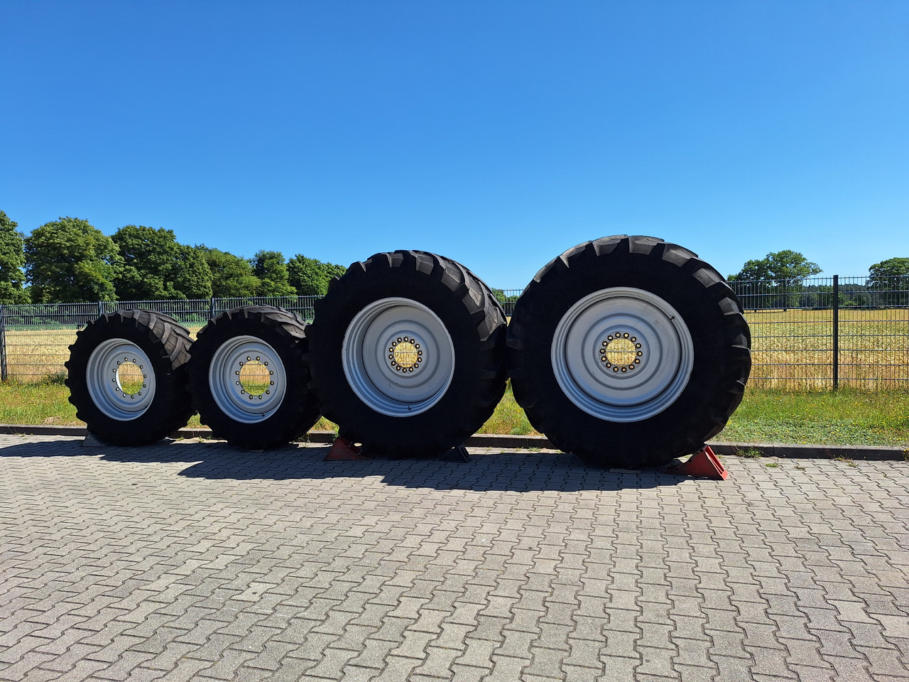 Trelleborg Trelleborg - צמיג עבור מכונת בנייה: תמונה 1 Trelleborg Trelleborg - צמיג עבור מכונת בנייה: תמונה 1