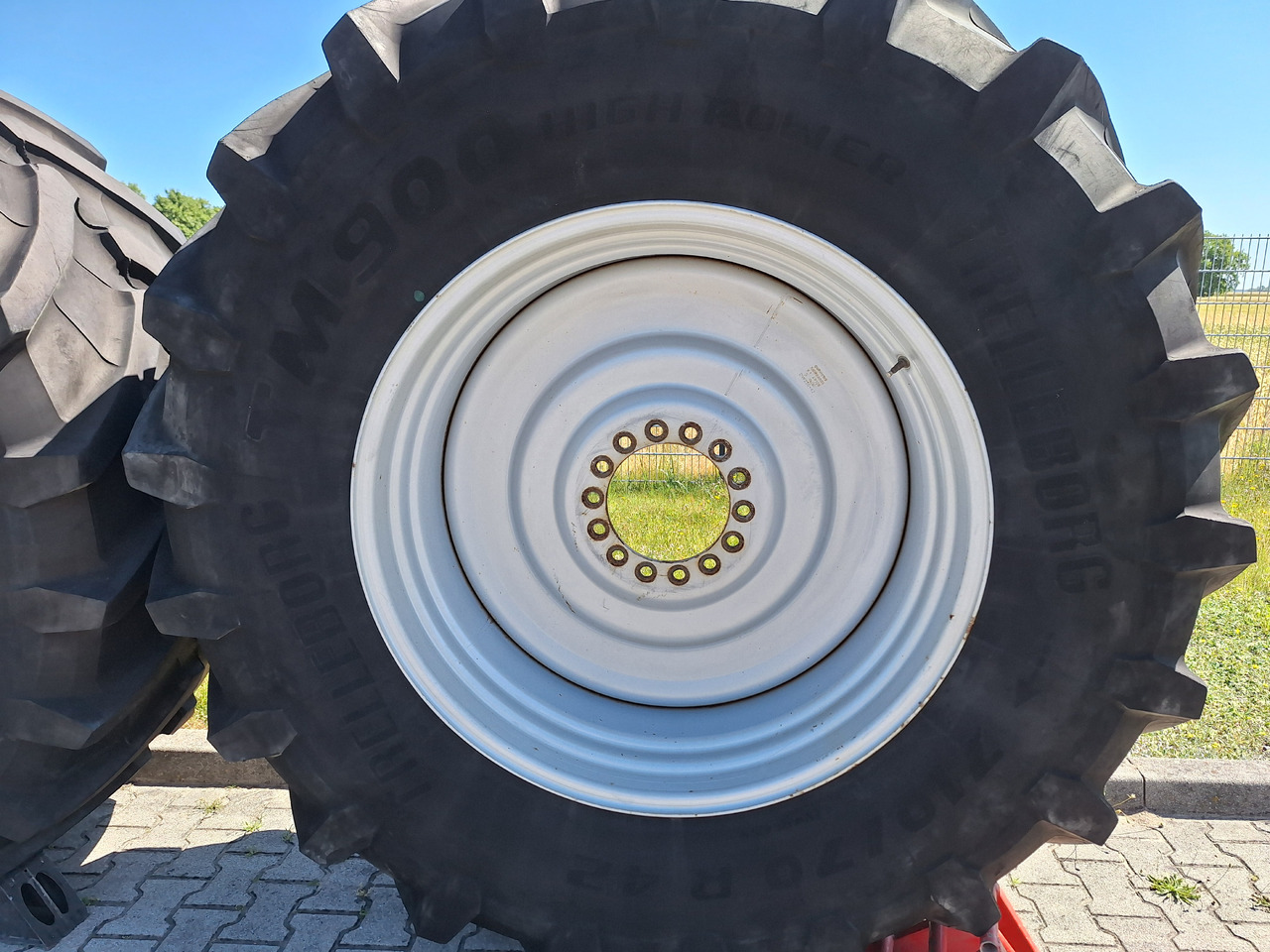 Trelleborg - צמיג עבור מכונת בנייה: תמונה 2 Trelleborg - צמיג עבור מכונת בנייה: תמונה 2