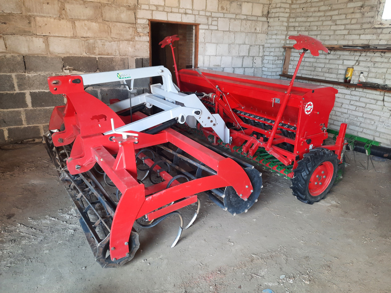 UNIA POZNANIAK 370/2.7L + ARAMIS 2,7R - מקדחת זריעה משולבת: תמונה 3 UNIA POZNANIAK 370/2.7L + ARAMIS 2,7R - מקדחת זריעה משולבת: תמונה 3
