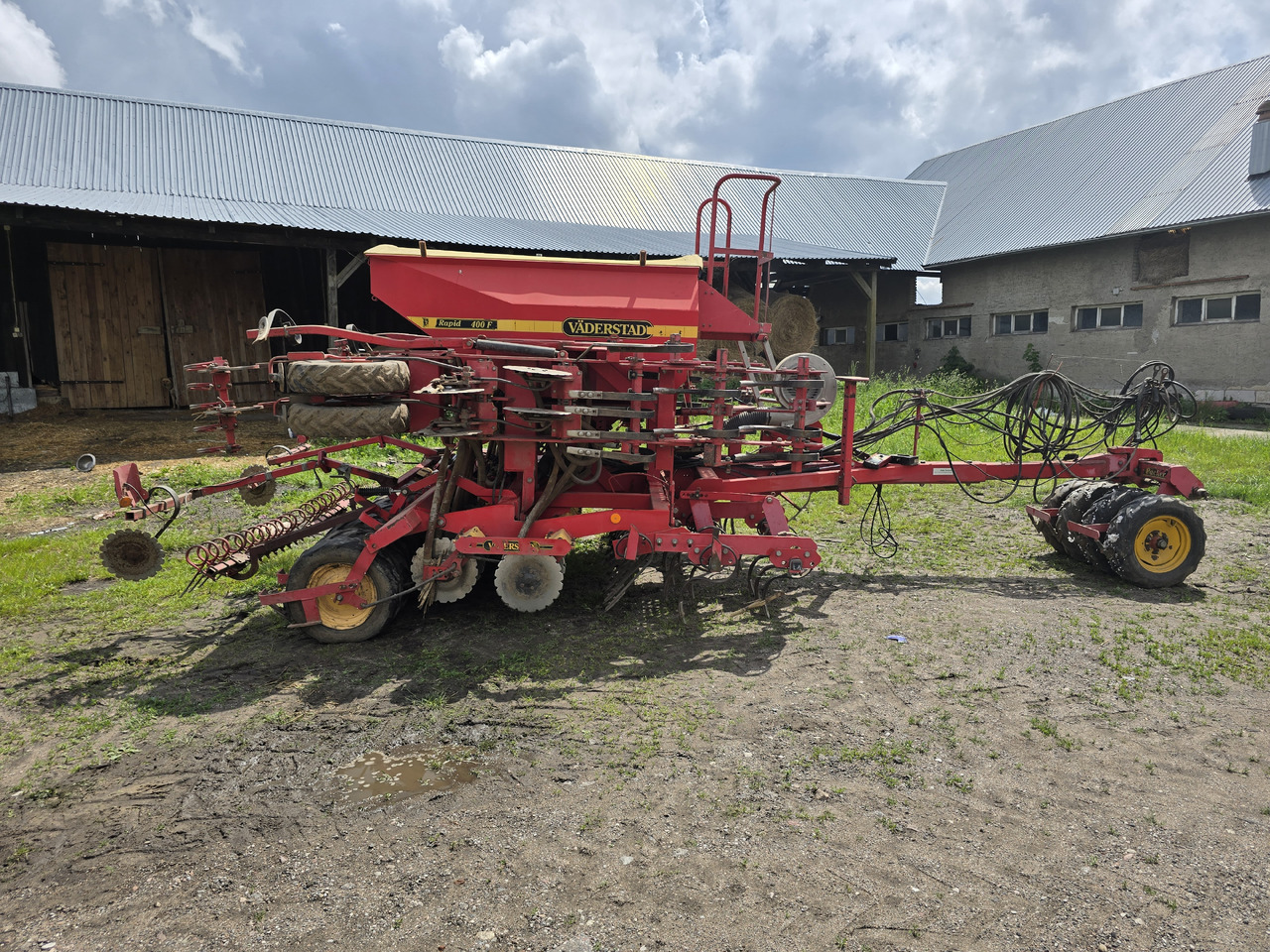 Väderstad RAPID 400 F - ציוד זריעה: תמונה 2 Väderstad RAPID 400 F - ציוד זריעה: תמונה 2