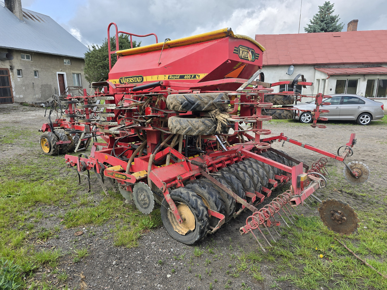 Väderstad RAPID 400 F - ציוד זריעה: תמונה 1 Väderstad RAPID 400 F - ציוד זריעה: תמונה 1