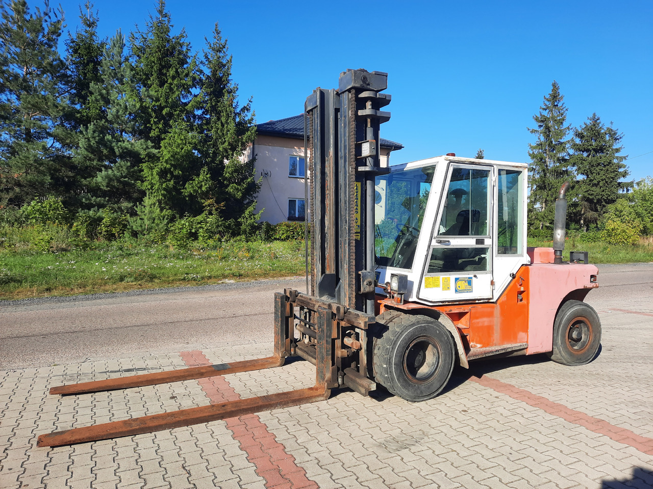 Dantruck 8009 - מלגזת סולר: תמונה 2 Dantruck 8009 - מלגזת סולר: תמונה 2