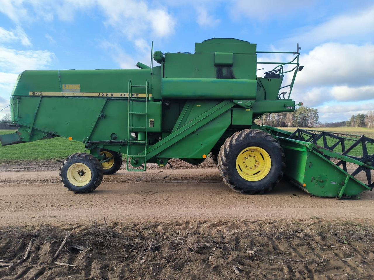 John-deere 942 - מקצרת קומבינה: תמונה 1 John-deere 942 - מקצרת קומבינה: תמונה 1