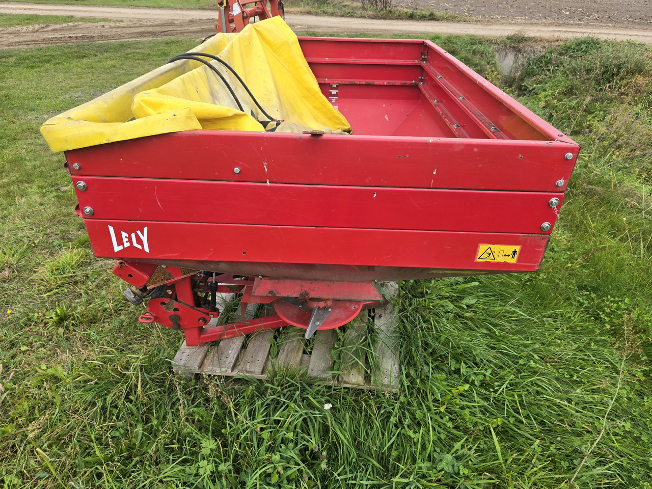 Lely SE 1500 Fertiliner - מפזרת דשן: תמונה 4 Lely SE 1500 Fertiliner - מפזרת דשן: תמונה 4