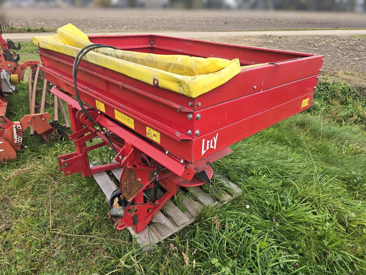 Lely SE 1500 Fertiliner - מפזרת דשן: תמונה 3 Lely SE 1500 Fertiliner - מפזרת דשן: תמונה 3