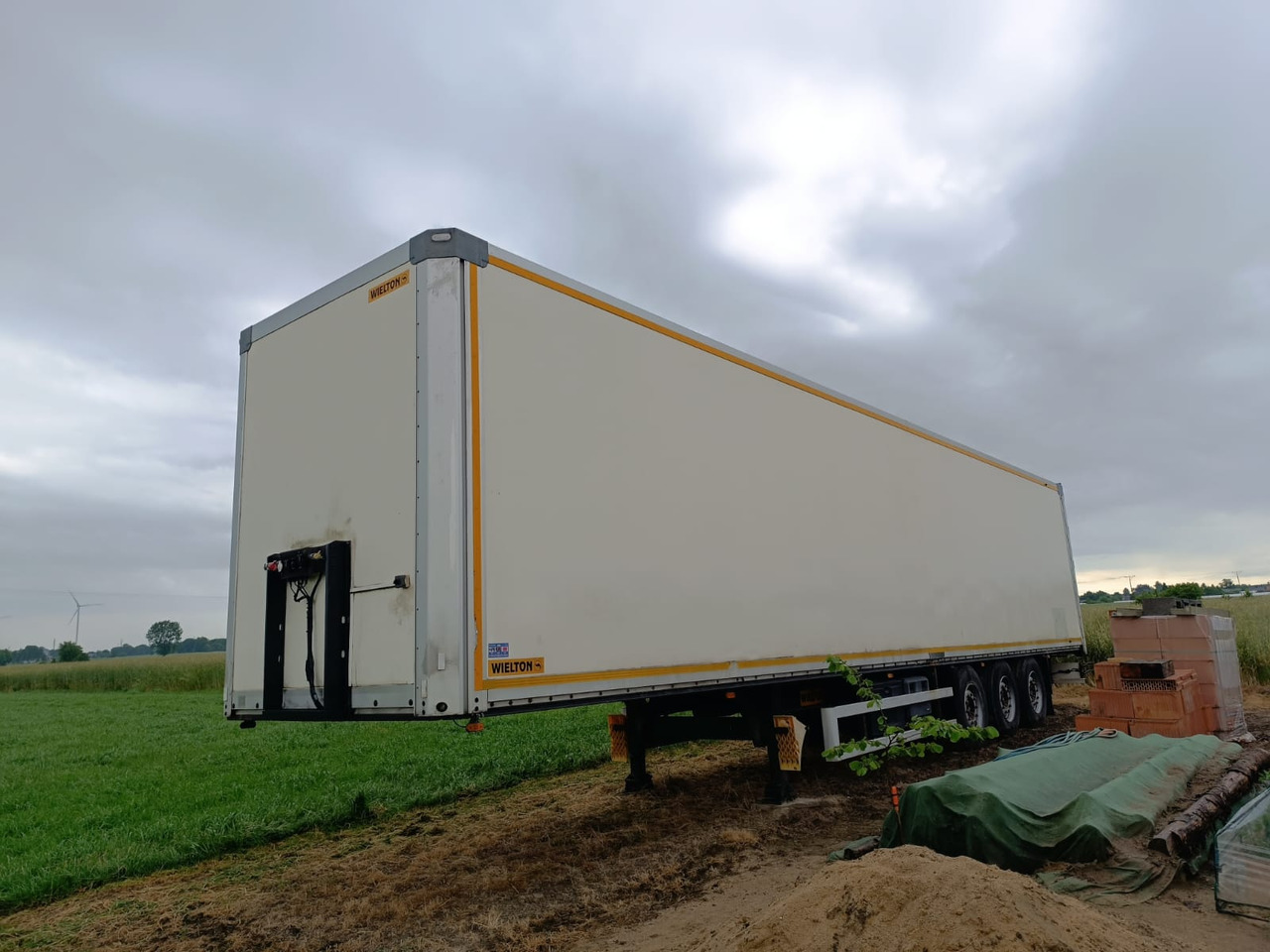 Wielton NS34FT - סמיטריילר בתיבה סגורה: תמונה 4 Wielton NS34FT - סמיטריילר בתיבה סגורה: תמונה 4
