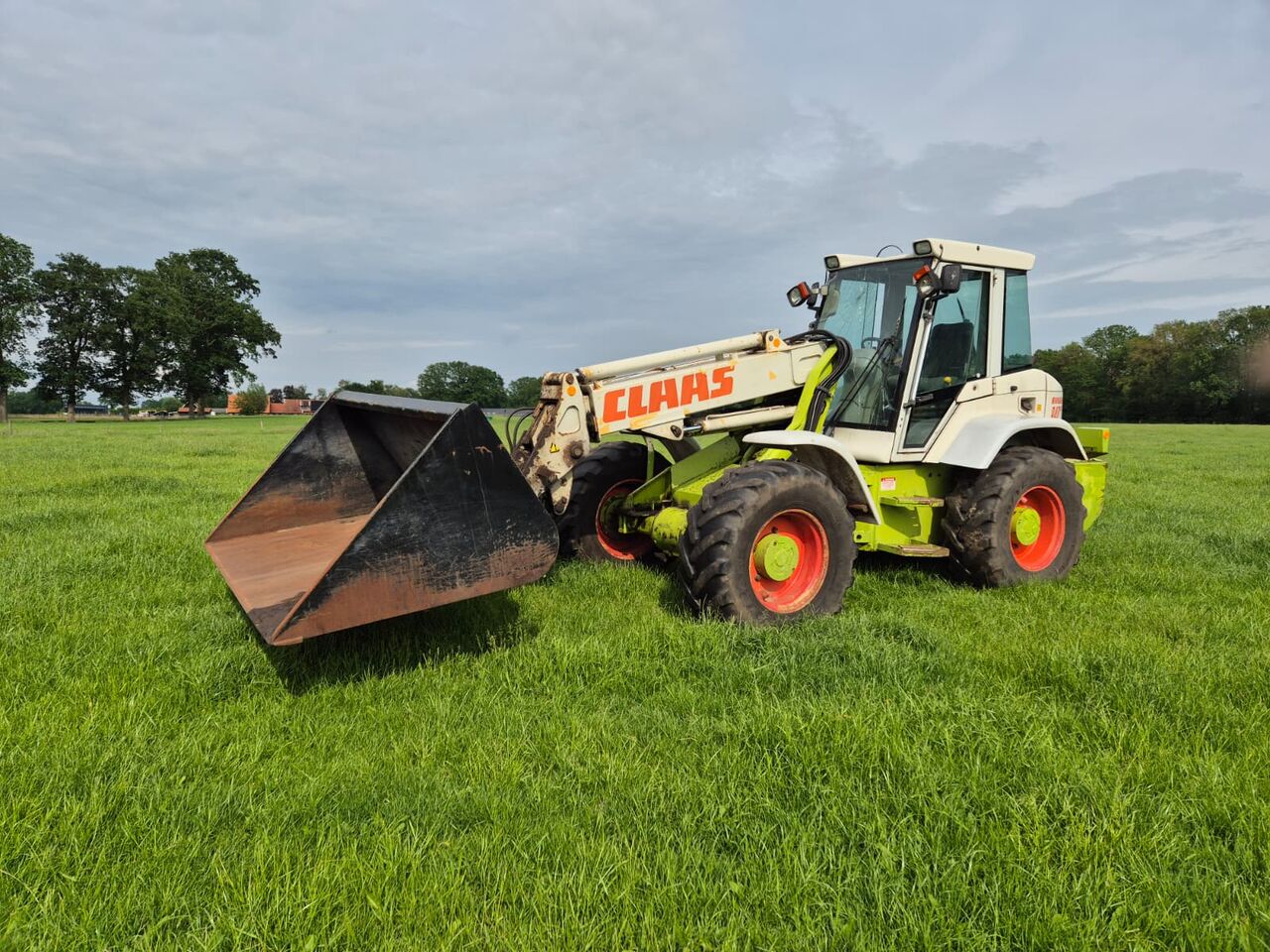 Claas Ranger 940 RX - מעמיס גלגלים: תמונה 1 Claas Ranger 940 RX - מעמיס גלגלים: תמונה 1