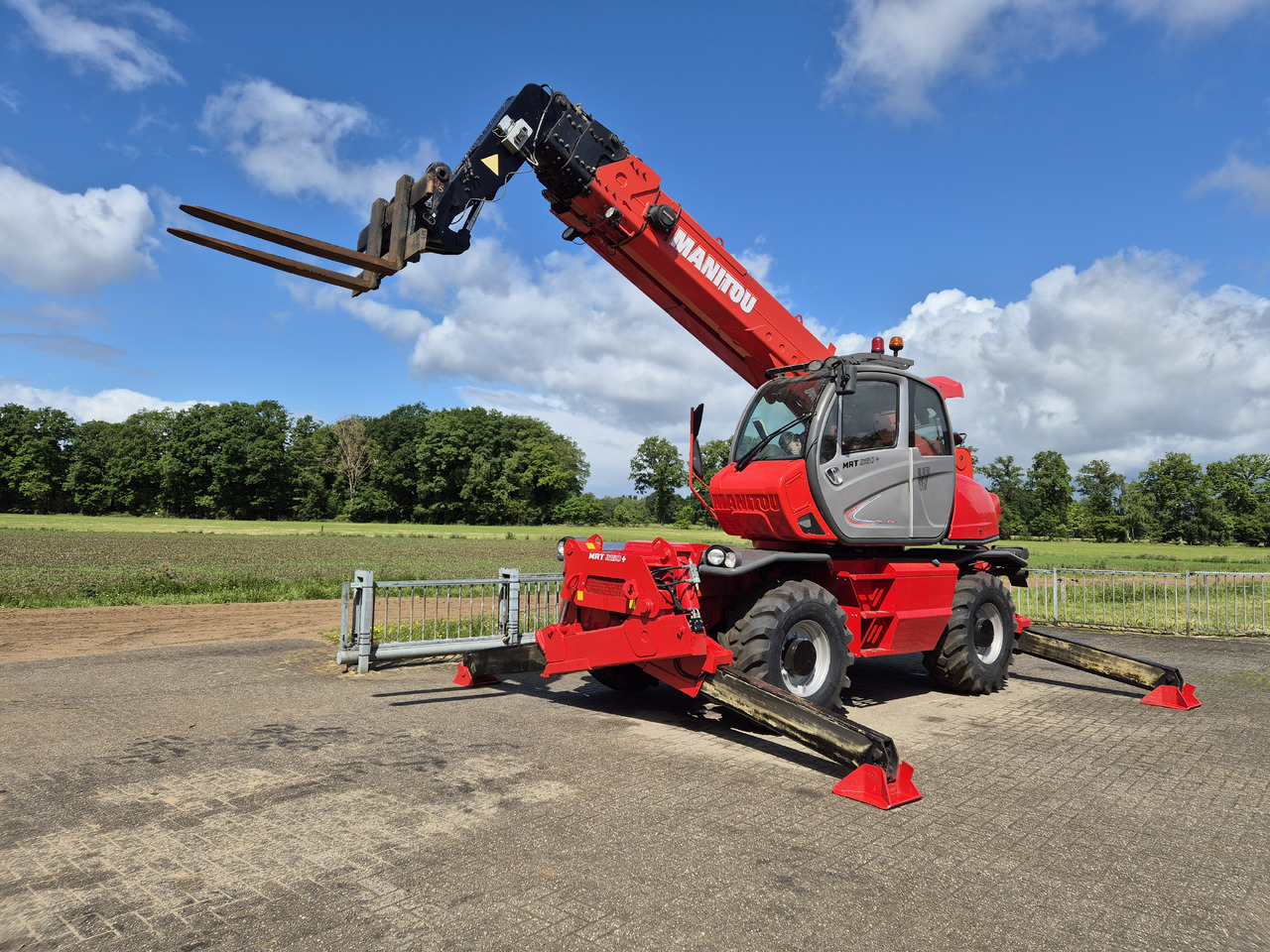 Manitou MRT 2150 plus privilege - מפעיל טלסקופי: תמונה 1 Manitou MRT 2150 plus privilege - מפעיל טלסקופי: תמונה 1