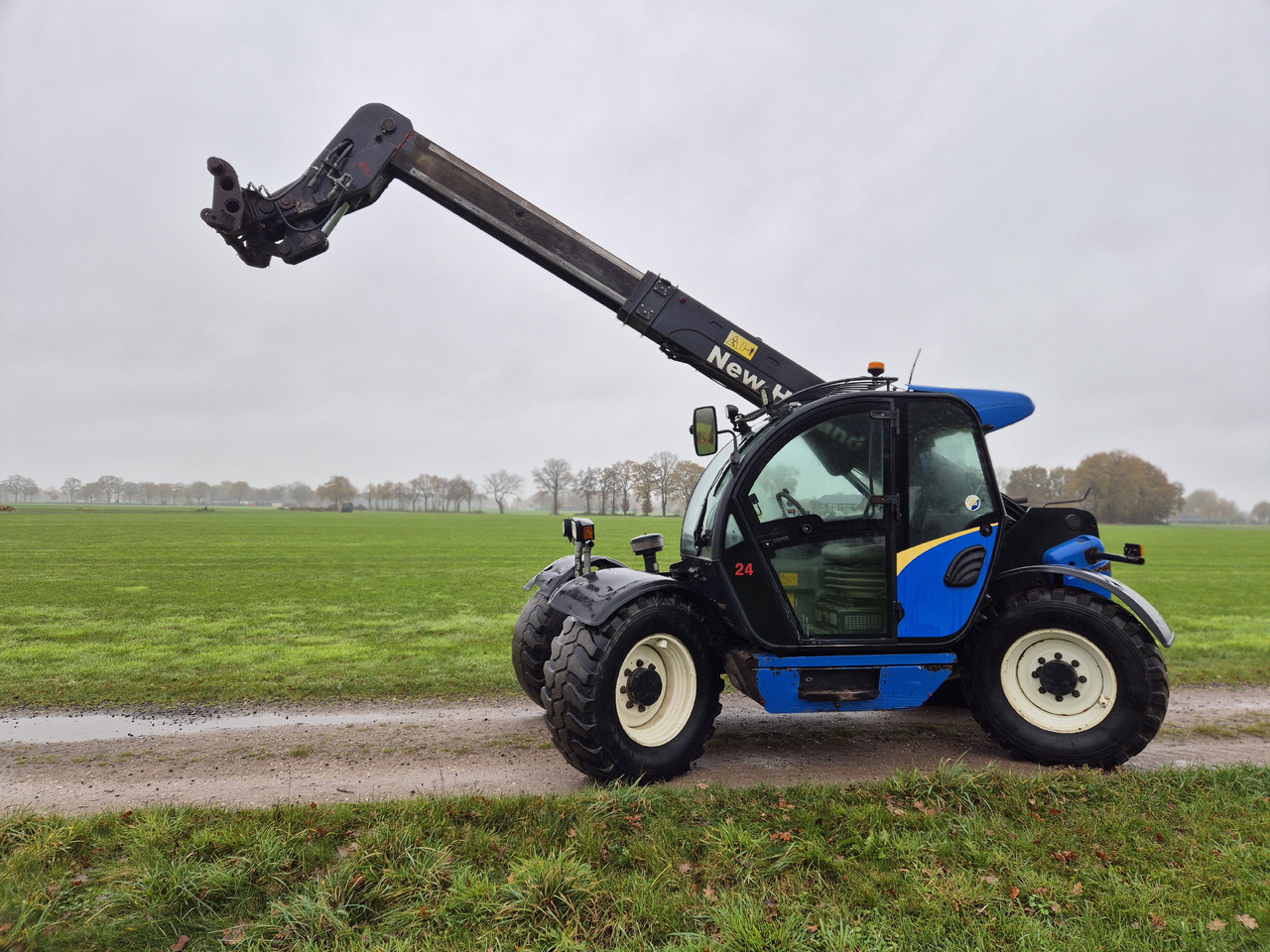 NEW HOLLAND LM 5040 - מכונת בנייה: תמונה 5 NEW HOLLAND LM 5040 - מכונת בנייה: תמונה 5
