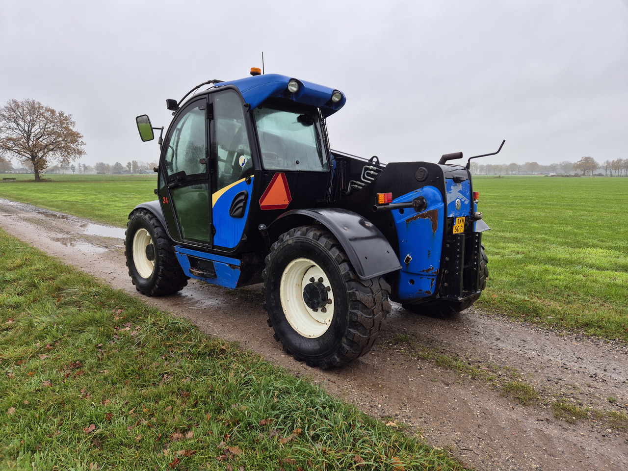 NEW HOLLAND LM 5040 - מכונת בנייה: תמונה 4 NEW HOLLAND LM 5040 - מכונת בנייה: תמונה 4