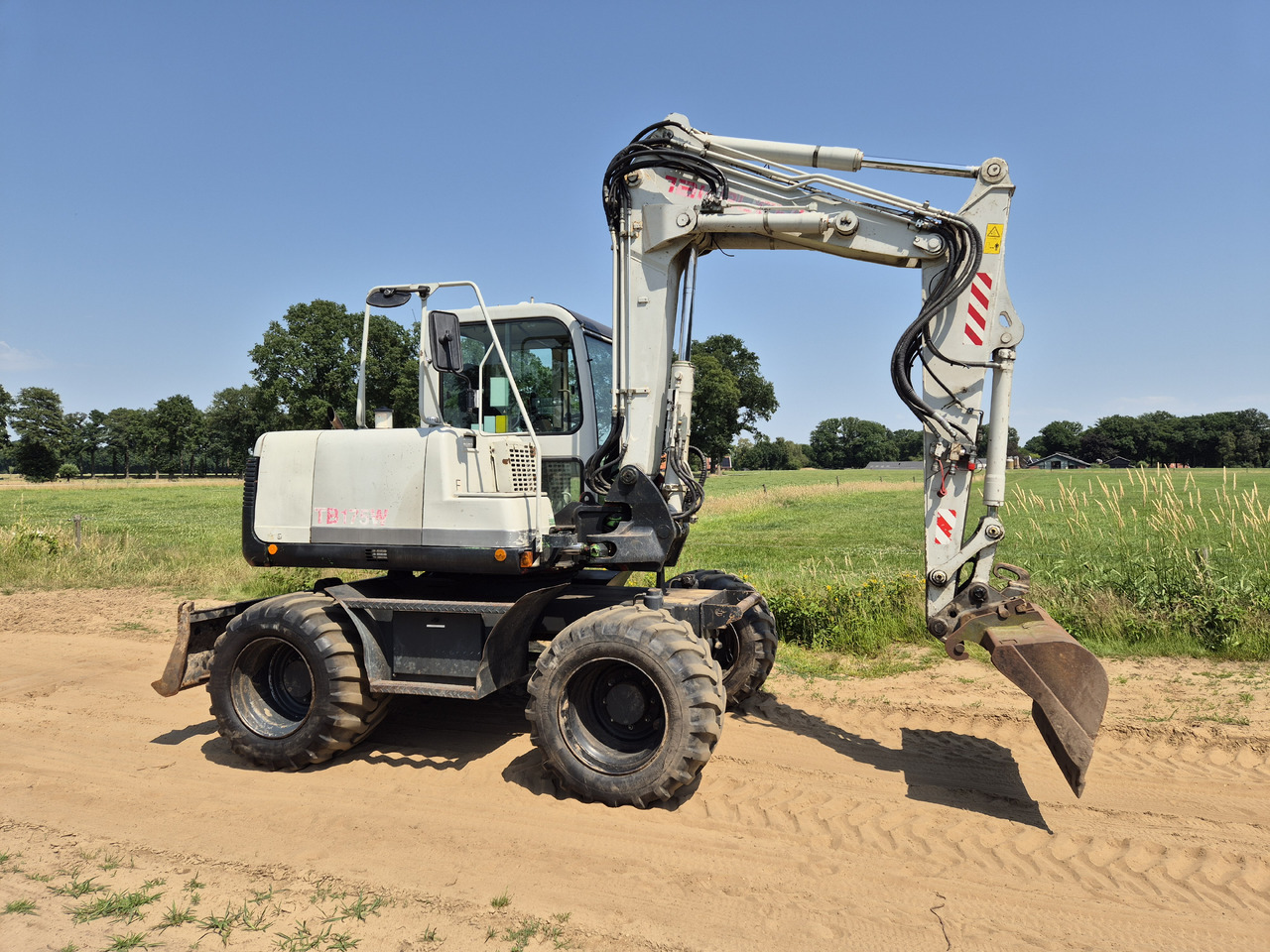 Tackeuchi TB 175 W - מחפר גלגלים: תמונה 2 Tackeuchi TB 175 W - מחפר גלגלים: תמונה 2