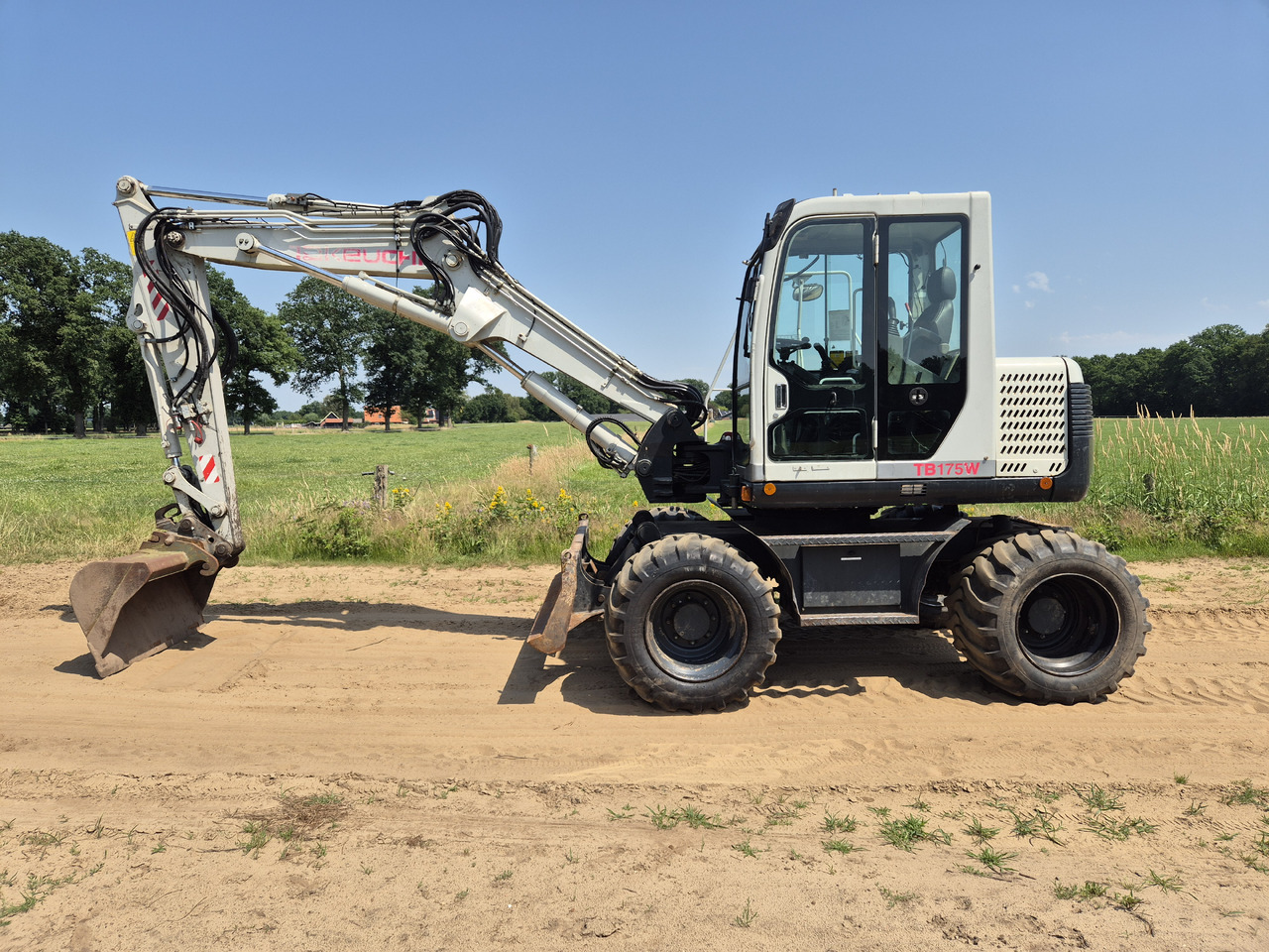 Tackeuchi TB 175 W - מחפר גלגלים: תמונה 1 Tackeuchi TB 175 W - מחפר גלגלים: תמונה 1