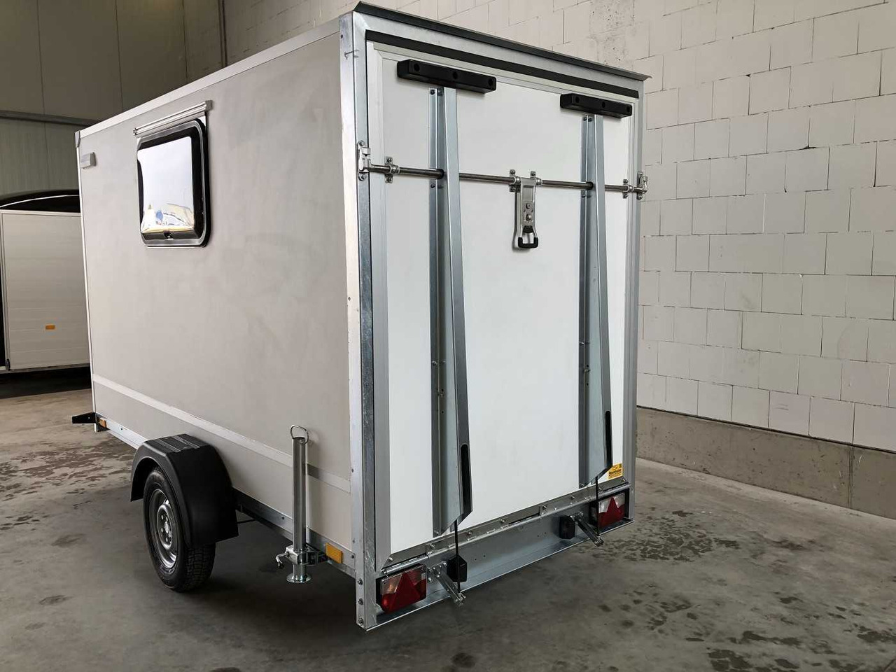 BLYSS F1330HD Rampe Tür 2 Fenster Kofferanhänger - קרון נגרר בתיבה סגורה: תמונה 3 BLYSS F1330HD Rampe Tür 2 Fenster Kofferanhänger - קרון נגרר בתיבה סגורה: תמונה 3