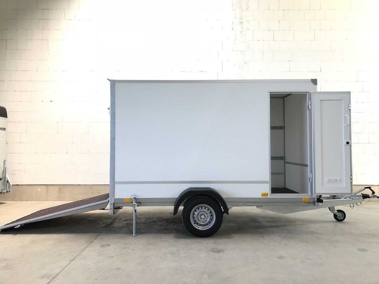 BLYSS F1330HD Rampe Tür Kofferanhänger - קרון נגרר בתיבה סגורה: תמונה 1 BLYSS F1330HD Rampe Tür Kofferanhänger - קרון נגרר בתיבה סגורה: תמונה 1
