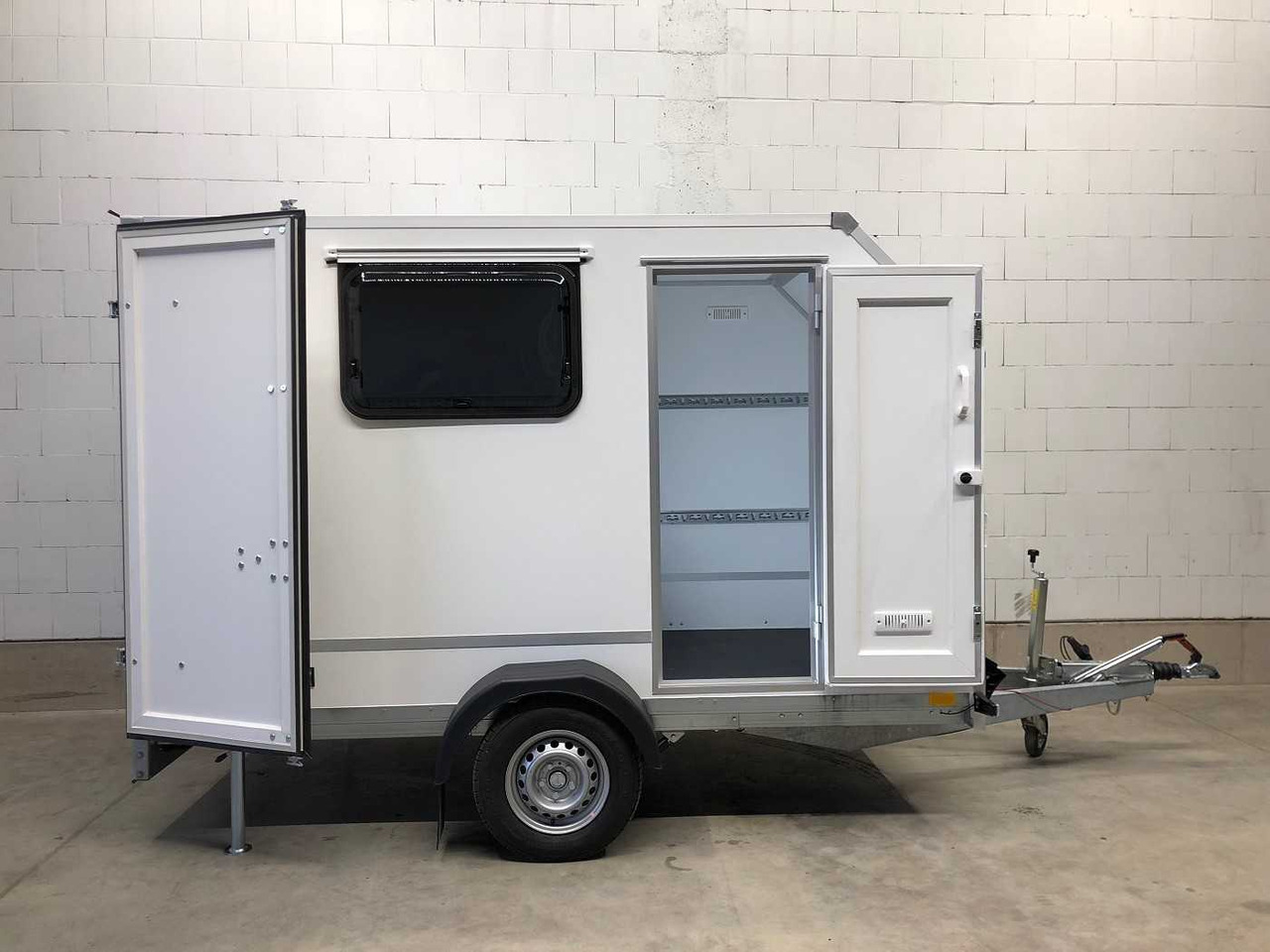 BLYSS F1330HD Seitentür,Fenster,Aero Kofferanhänger - קרון נגרר בתיבה סגורה: תמונה 1 BLYSS F1330HD Seitentür,Fenster,Aero Kofferanhänger - קרון נגרר בתיבה סגורה: תמונה 1