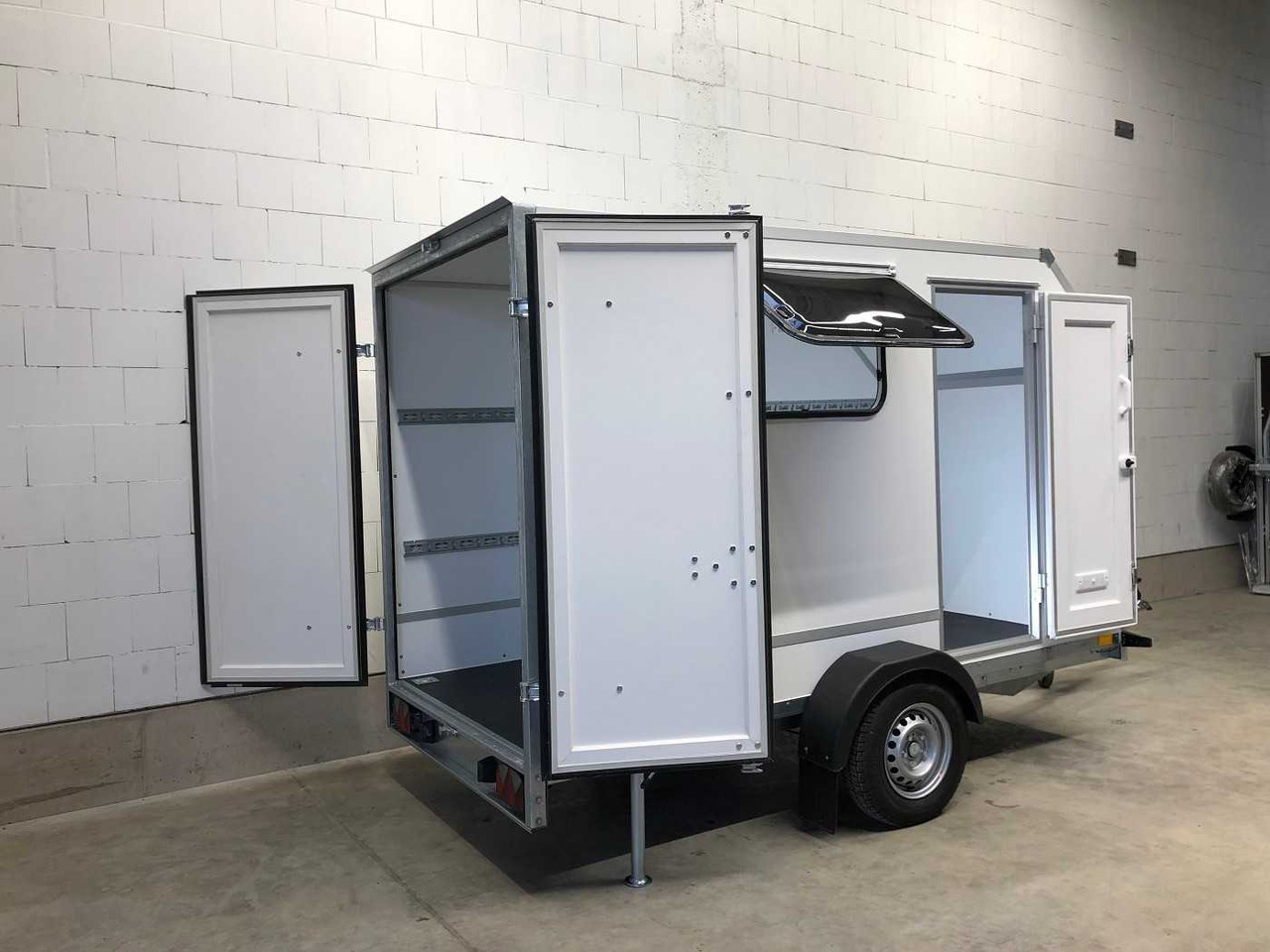 BLYSS F1330HD Seitentür,Fenster,Aero Kofferanhänger - קרון נגרר בתיבה סגורה: תמונה 2 BLYSS F1330HD Seitentür,Fenster,Aero Kofferanhänger - קרון נגרר בתיבה סגורה: תמונה 2
