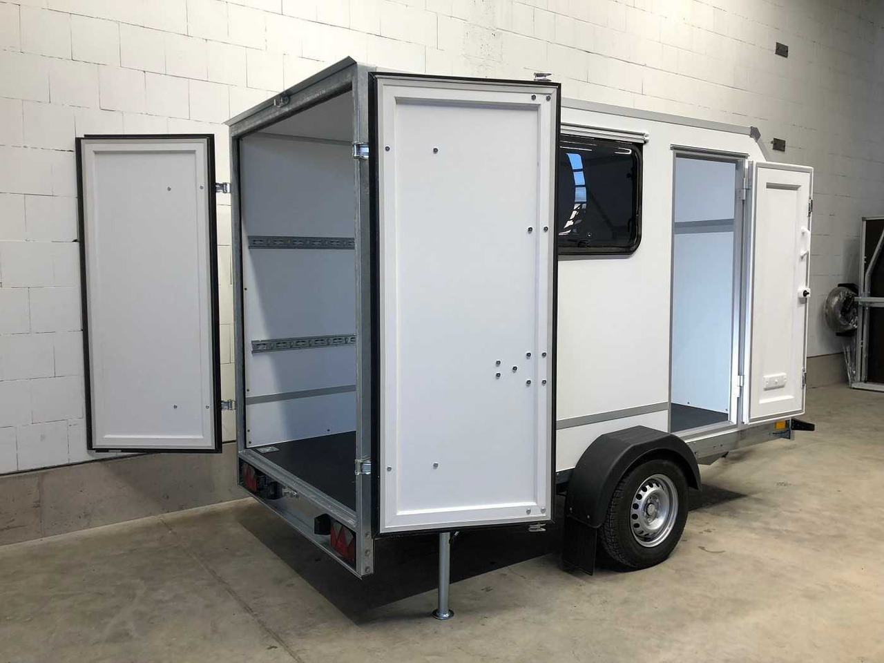 BLYSS F1330HD Seitentür,Fenster,Aero Kofferanhänger - קרון נגרר בתיבה סגורה: תמונה 3 BLYSS F1330HD Seitentür,Fenster,Aero Kofferanhänger - קרון נגרר בתיבה סגורה: תמונה 3