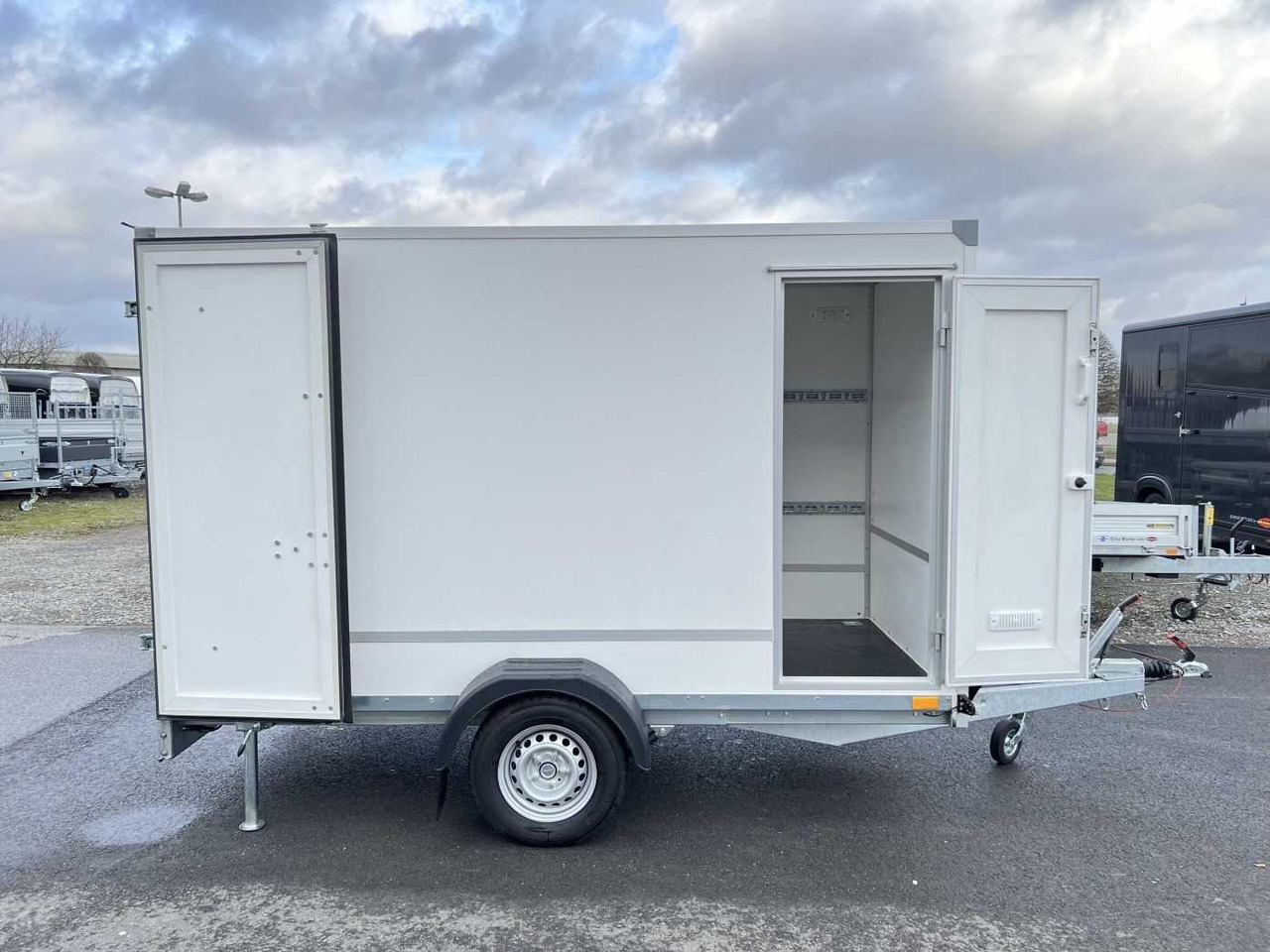 BLYSS F1330HD Seitentür Kofferanhänger - קרון נגרר בתיבה סגורה: תמונה 1 BLYSS F1330HD Seitentür Kofferanhänger - קרון נגרר בתיבה סגורה: תמונה 1