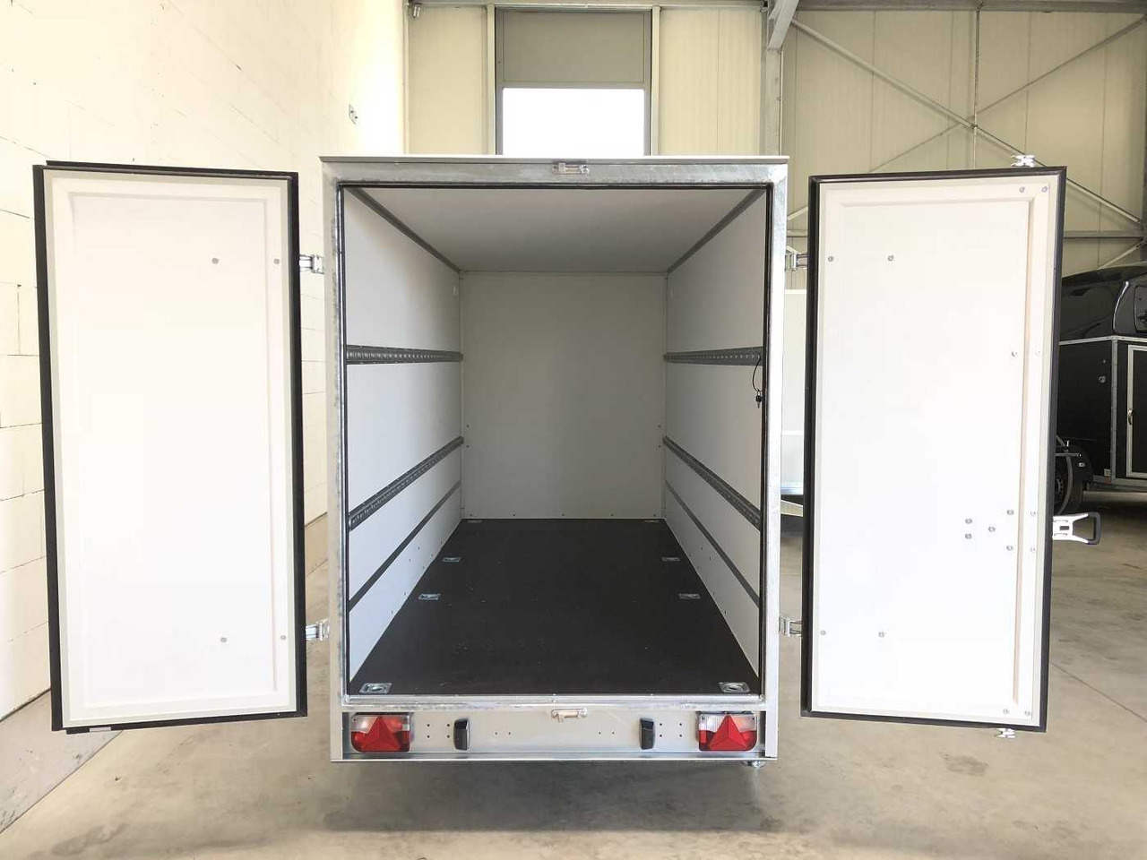 BLYSS F1336HD Kofferanhänger - קרון נגרר בתיבה סגורה: תמונה 5 BLYSS F1336HD Kofferanhänger - קרון נגרר בתיבה סגורה: תמונה 5