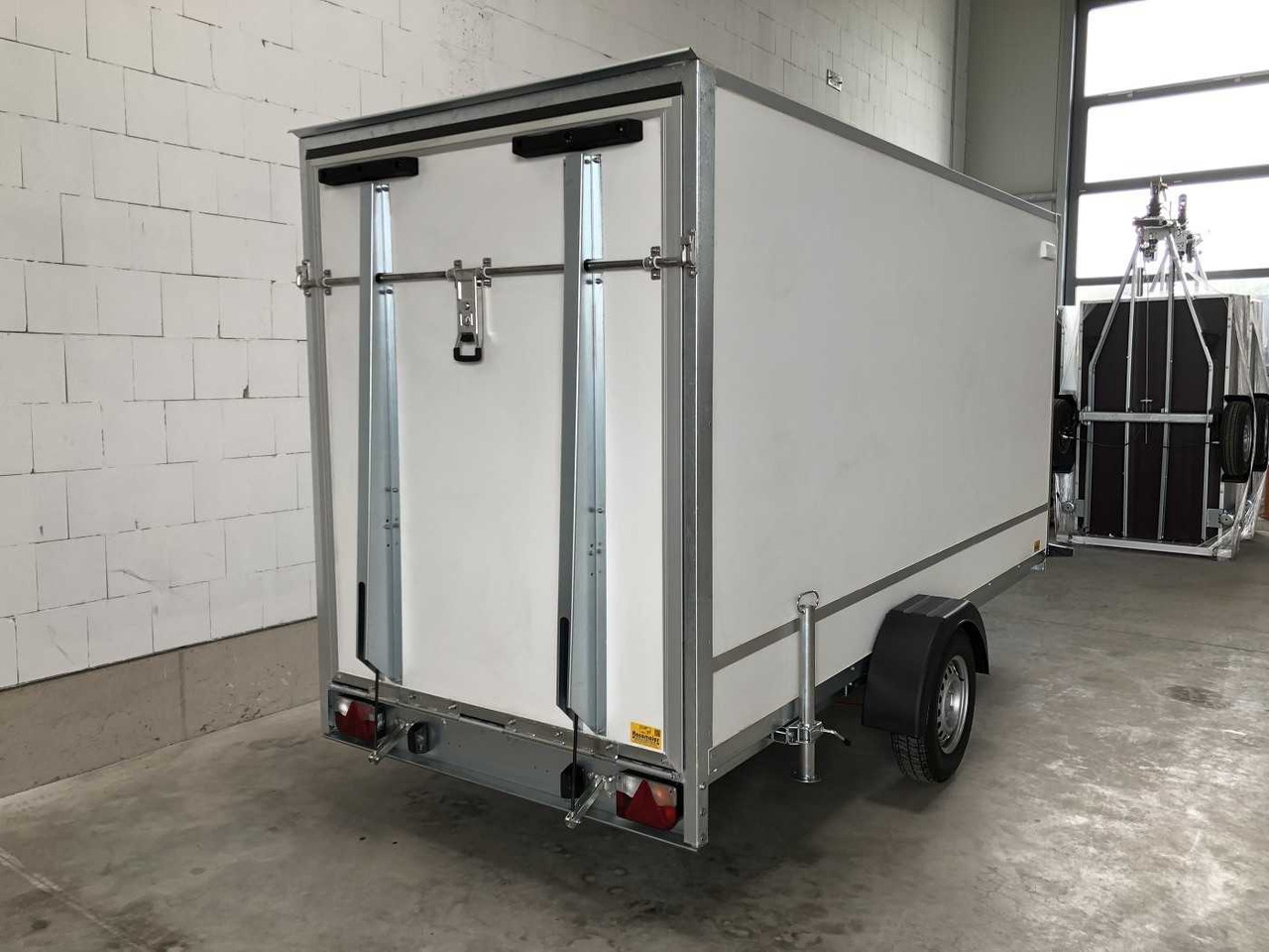 BLYSS F1336HD Rampe Kofferanhänger - קרון נגרר בתיבה סגורה: תמונה 4 BLYSS F1336HD Rampe Kofferanhänger - קרון נגרר בתיבה סגורה: תמונה 4