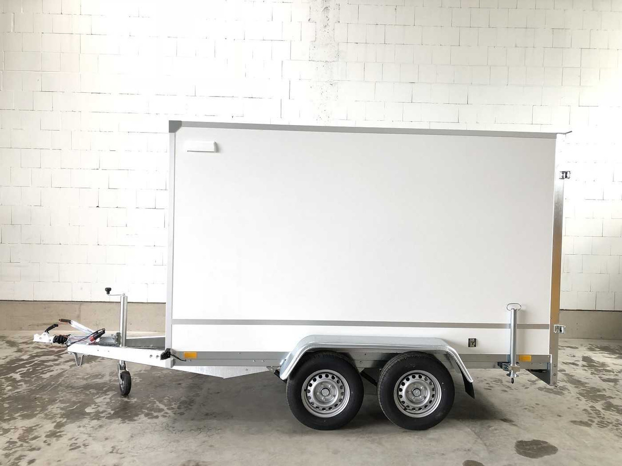 BLYSS F2030HTD Seitentür Kofferanhänger - קרון נגרר בתיבה סגורה: תמונה 2 BLYSS F2030HTD Seitentür Kofferanhänger - קרון נגרר בתיבה סגורה: תמונה 2