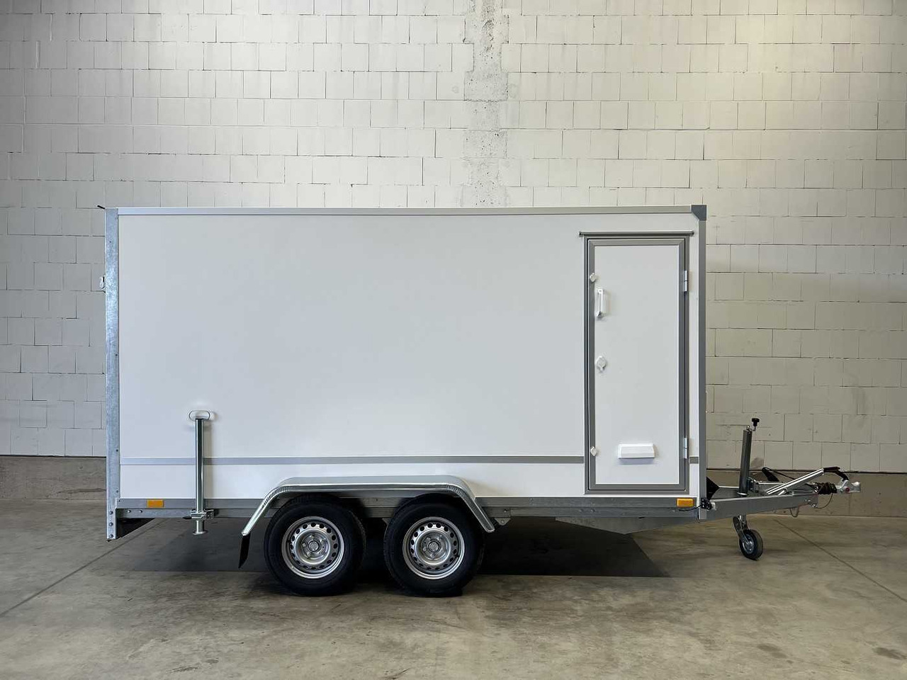 BLYSS F2736HTD Rampe Seitentür Kofferanhänger - קרון נגרר בתיבה סגורה: תמונה 2 BLYSS F2736HTD Rampe Seitentür Kofferanhänger - קרון נגרר בתיבה סגורה: תמונה 2