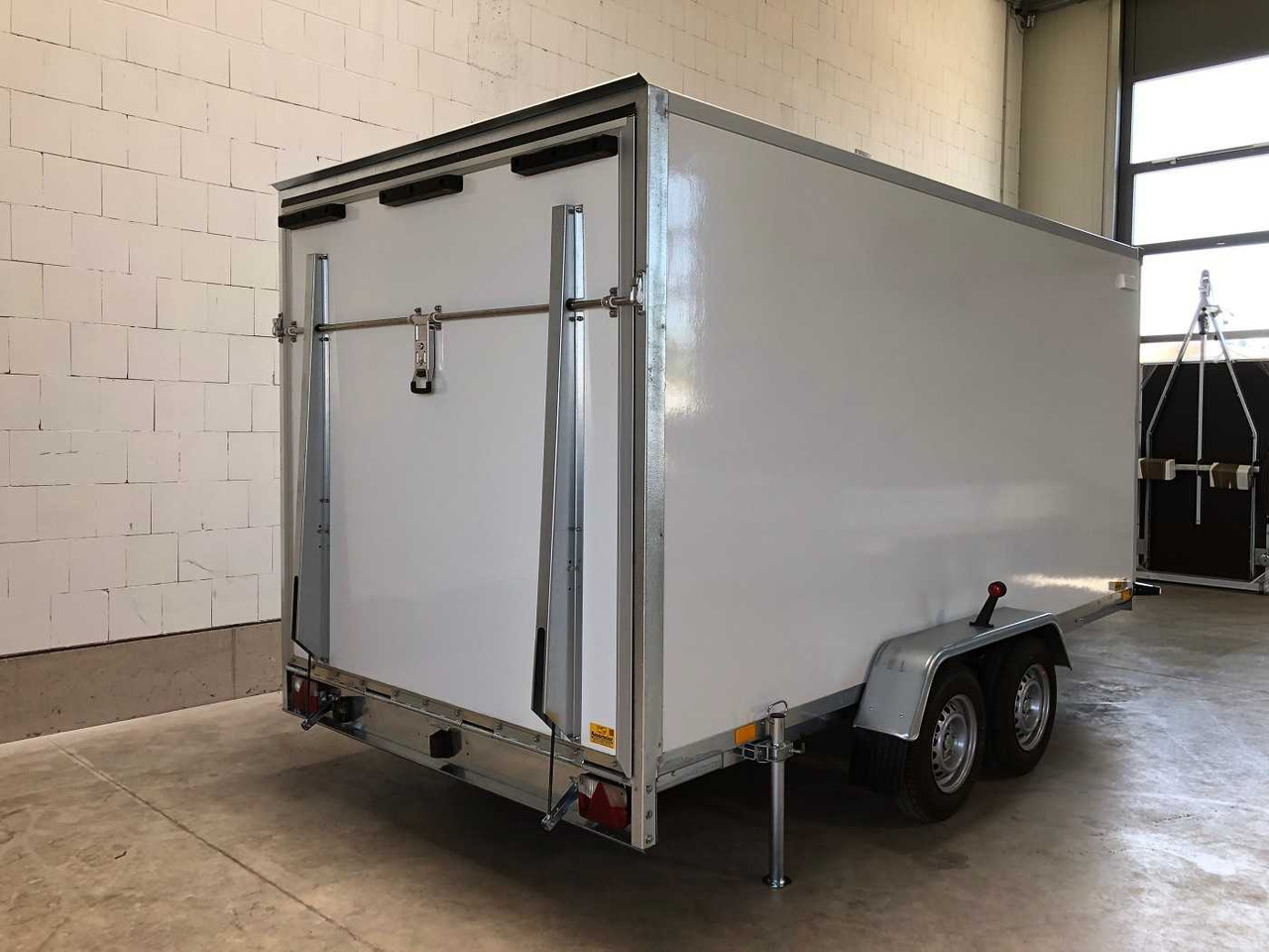 חָדָשׁ קרון נגרר בתיבה סגורה BLYSS F2741HT Rampe Kofferanhänger: תמונה 20