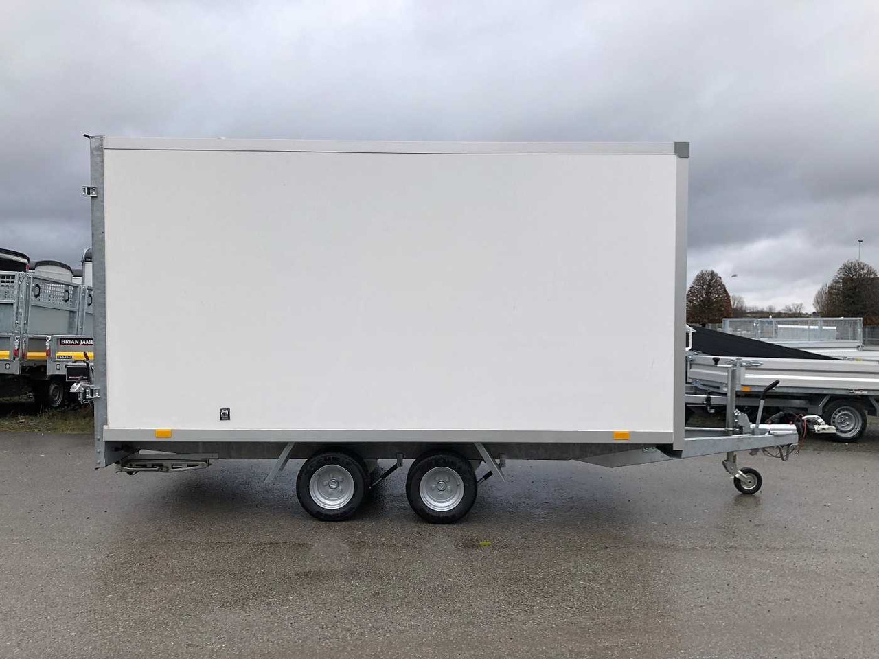 BLYSS FC2736HT Kofferanhänger - קרון נגרר בתיבה סגורה: תמונה 1 BLYSS FC2736HT Kofferanhänger - קרון נגרר בתיבה סגורה: תמונה 1