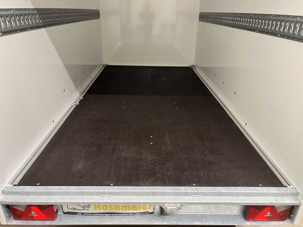 BLYSS FS2730/180HTL Kofferanhänger - קרון נגרר בתיבה סגורה: תמונה 4 BLYSS FS2730/180HTL Kofferanhänger - קרון נגרר בתיבה סגורה: תמונה 4