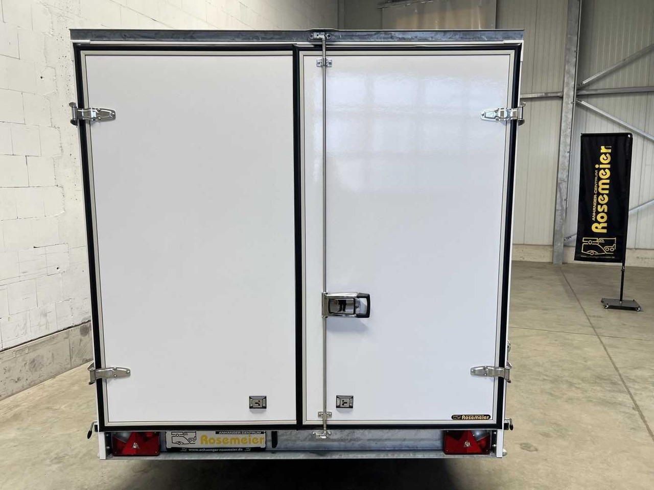 BLYSS FS2740/180HTL Kofferanhänger - קרון נגרר בתיבה סגורה: תמונה 3 BLYSS FS2740/180HTL Kofferanhänger - קרון נגרר בתיבה סגורה: תמונה 3