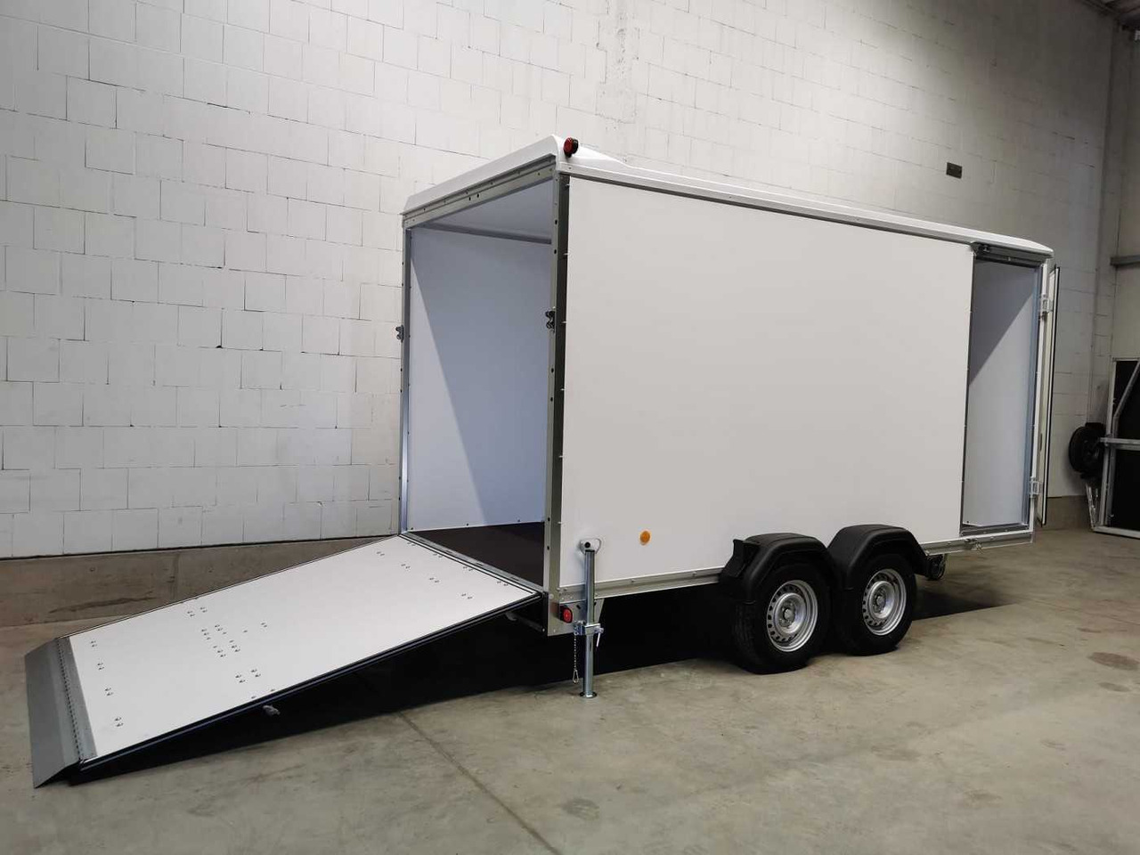 BOECKMANN KT 4018/27 H Rampe+Tür+Stützen Kofferanhänger - קרון נגרר בתיבה סגורה: תמונה 4 BOECKMANN KT 4018/27 H Rampe+Tür+Stützen Kofferanhänger - קרון נגרר בתיבה סגורה: תמונה 4