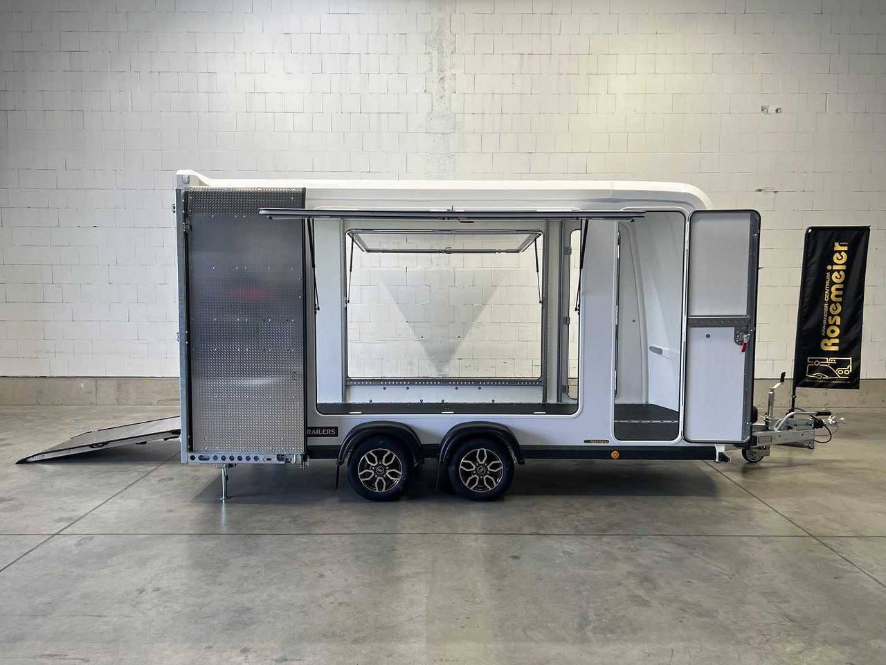 BRIAN_JAMES Box Van 600-4018-27-2-12-W Tür Kofferanhänger - קרון נגרר בתיבה סגורה: תמונה 1 BRIAN_JAMES Box Van 600-4018-27-2-12-W Tür Kofferanhänger - קרון נגרר בתיבה סגורה: תמונה 1