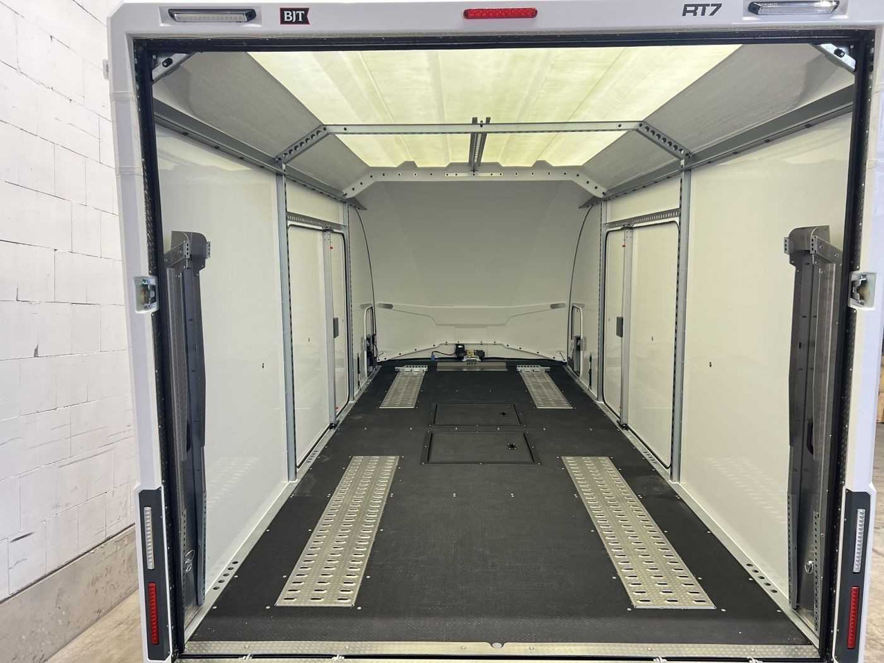 BRIAN_JAMES Race Transporter 7 Autotransporter geschlossen - קרון נגרר בהובלה אוטומטית: תמונה 5 BRIAN_JAMES Race Transporter 7 Autotransporter geschlossen - קרון נגרר בהובלה אוטומטית: תמונה 5
