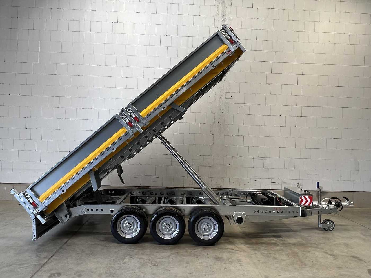 BRIAN_JAMES Tipper 526-3620-35-3-12 Rückwärtskipper - קרון נגרר עם מזהיר: תמונה 1 BRIAN_JAMES Tipper 526-3620-35-3-12 Rückwärtskipper - קרון נגרר עם מזהיר: תמונה 1