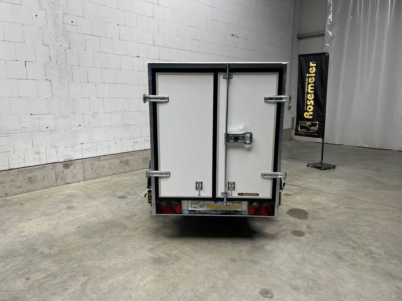 CHEVAL LIBERTE DEBON C220 Roadster Kofferanhänger - קרון נגרר בתיבה סגורה: תמונה 3 CHEVAL LIBERTE DEBON C220 Roadster Kofferanhänger - קרון נגרר בתיבה סגורה: תמונה 3