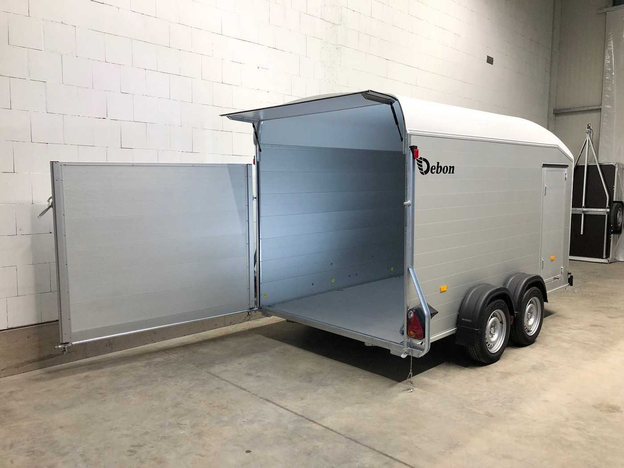 CHEVAL LIBERTE DEBON C700 Roadster Kofferanhänger - קרון נגרר בתיבה סגורה: תמונה 3 CHEVAL LIBERTE DEBON C700 Roadster Kofferanhänger - קרון נגרר בתיבה סגורה: תמונה 3