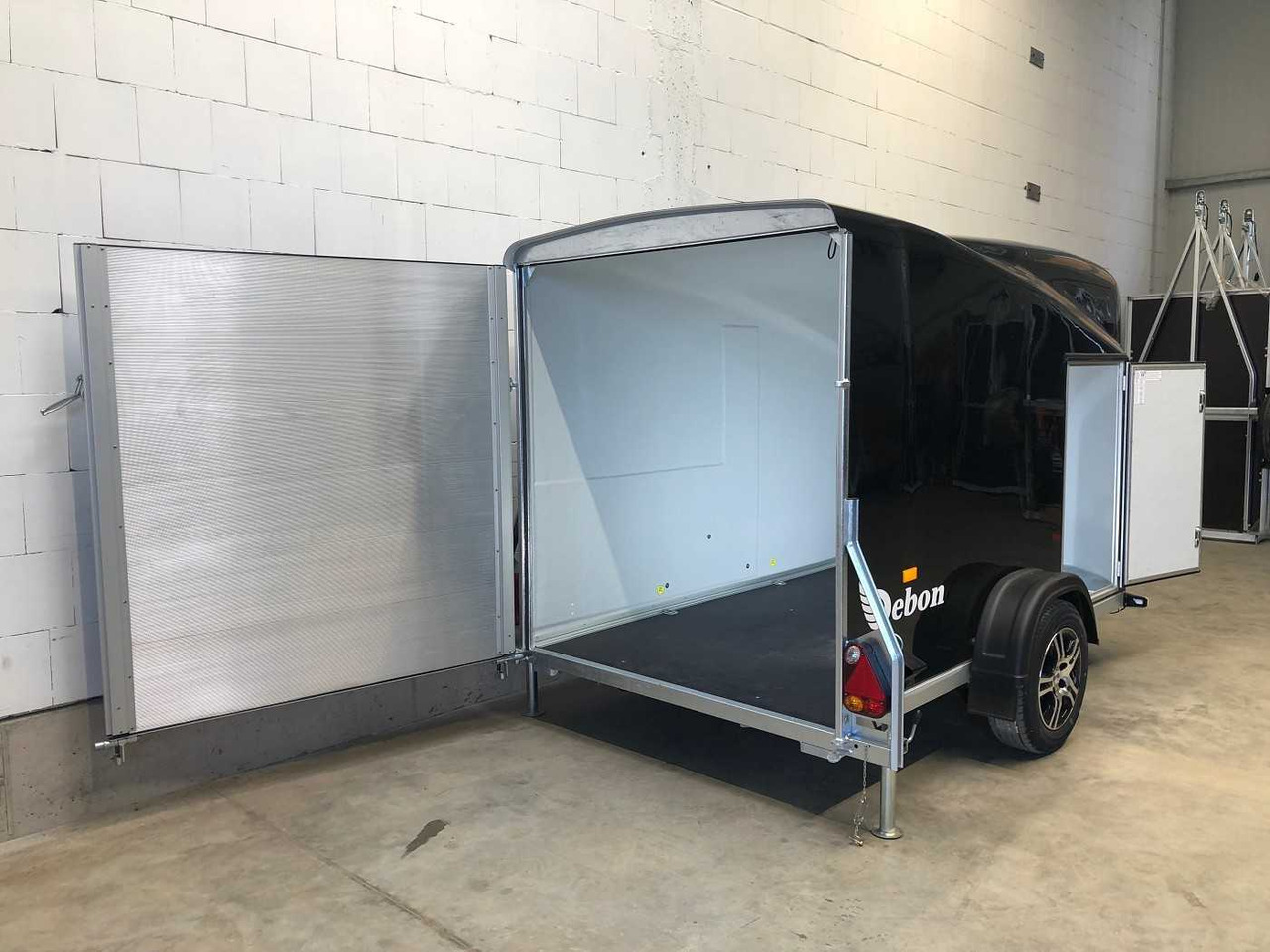 CHEVAL LIBERTE DEBON Cargo 1300.02+Tür Alu-Felgen Kofferanhänger - קרון נגרר בתיבה סגורה: תמונה 3 CHEVAL LIBERTE DEBON Cargo 1300.02+Tür Alu-Felgen Kofferanhänger - קרון נגרר בתיבה סגורה: תמונה 3